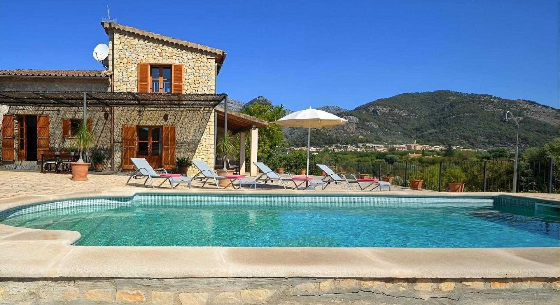 In Selva Mit Gepflegtem Garten * Selva (Mallorca)